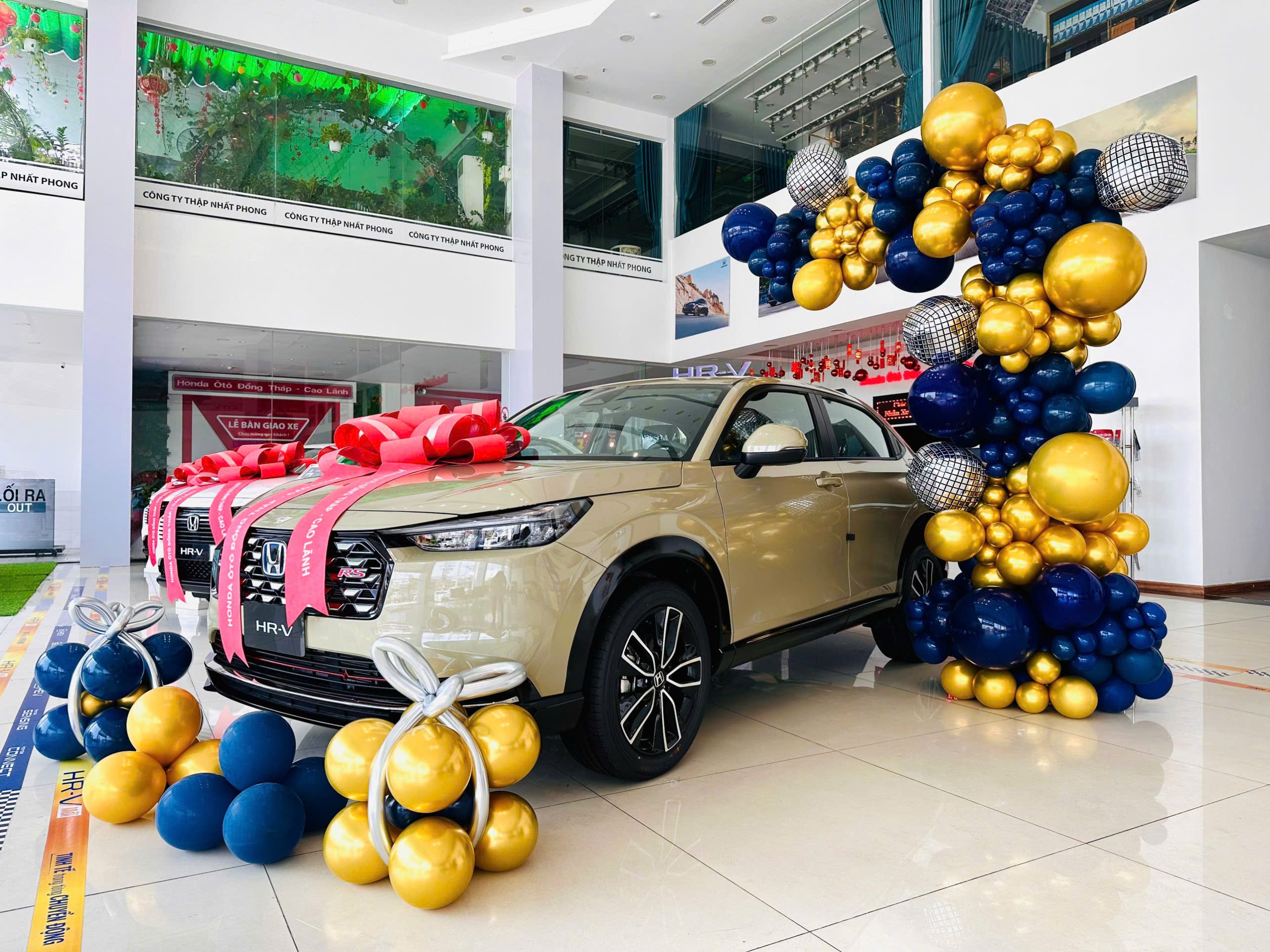 Ngày 26/2, Honda Việt Nam áp dụng mức giá bán lẻ mới cho mẫu Coupe SUV HR-V e:HEV RS bằng việc giảm 31 triệu đồng, nhằm gia tăng cơ hội tiếp cận công nghệ Hybrid tiên tiến cho khách hàng trong nước.